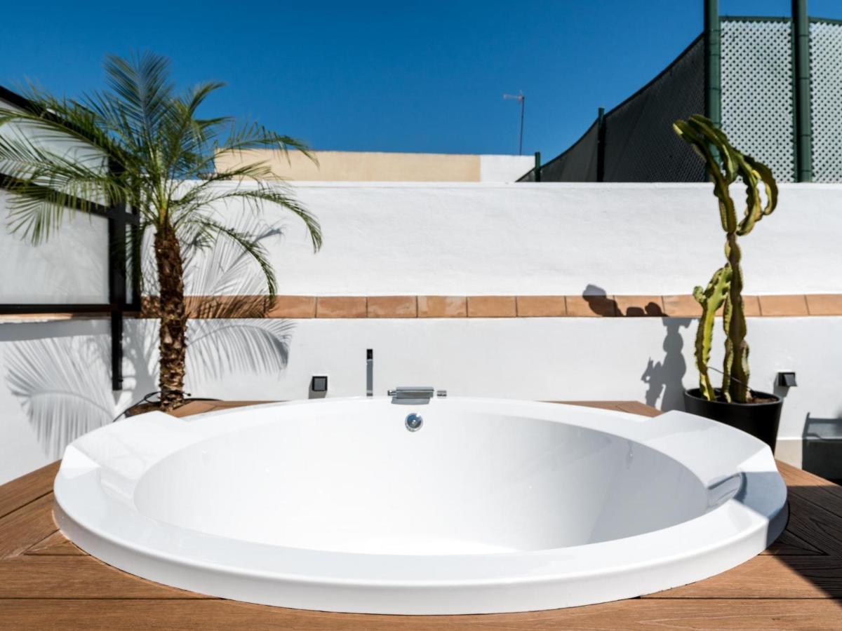 Pj Terraza Privada Banera Exterior Junto Catedral Apartment Sevilla Bagian luar foto
